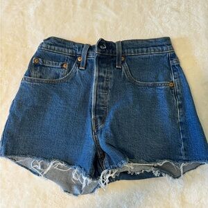 Levi 501 shorts size 24